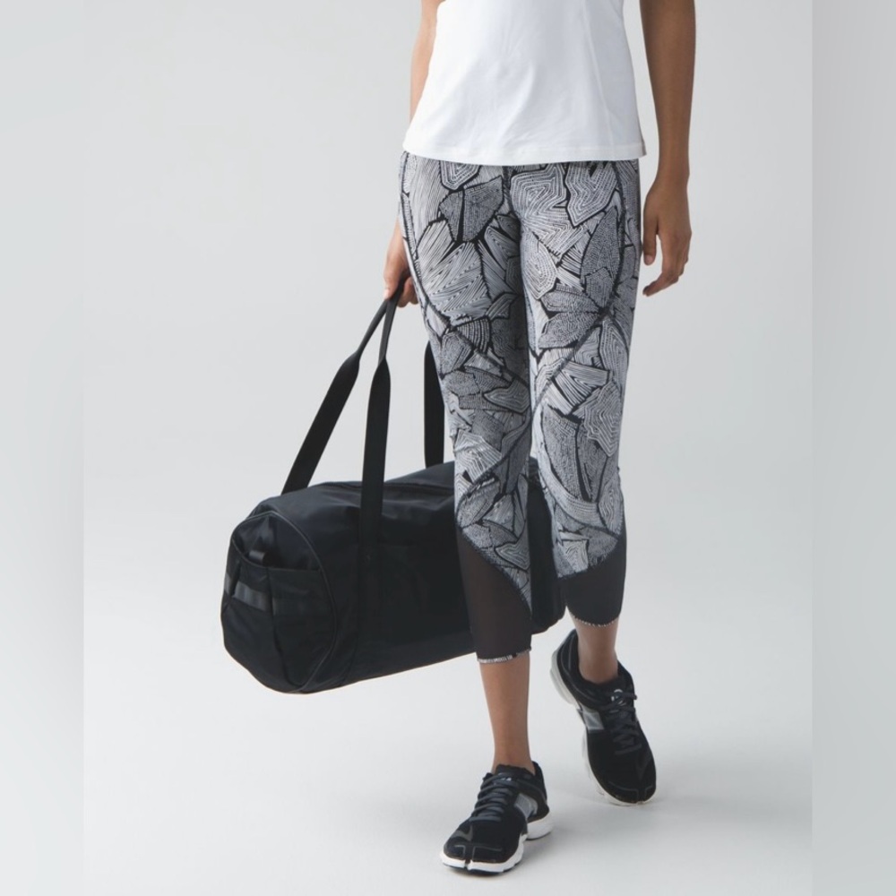 Lululemon Goal Crusher 7/8 Tight Dottie Tribe White Black/Black Size 4